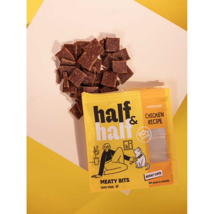 Ласощі HalfHalf м ясні шматочки для котів, із куркою 50 г