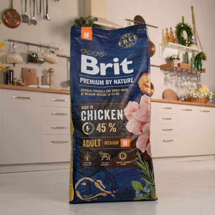 Корм сухий Brit Premium Dog Adult M для дорослих собак середніх порід вагою 10-25 кг з куркою 15 кг