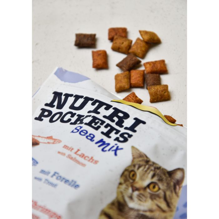 Ласощі вітамінні GimCat Nutri Pockets Морський мікс для котів з лососем фореллю та креветками 150 г